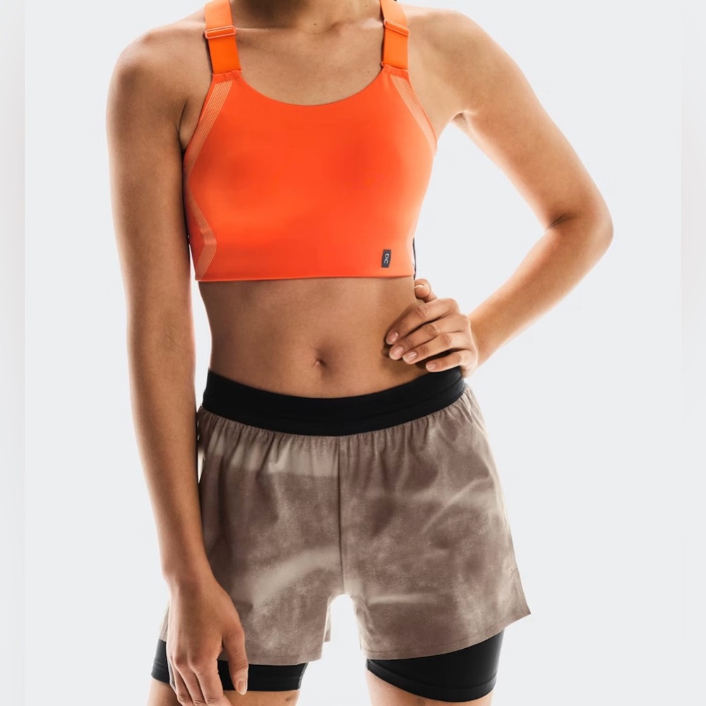 On Running Women’s 3" Performance 2 in 1 Shorts Print in Cinder/Black